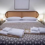 Small Luxury In Centro Storico Parme