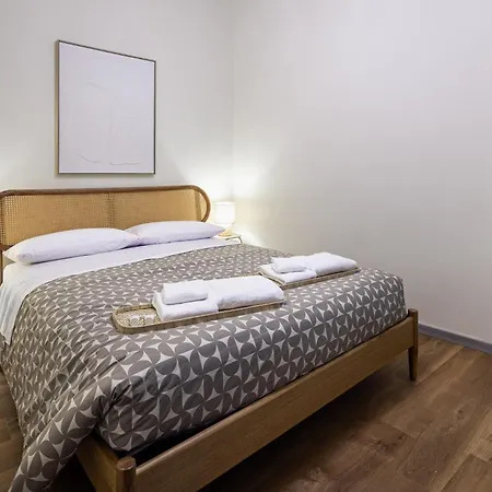 Small Luxury In Centro Storico Апартаменти Парма